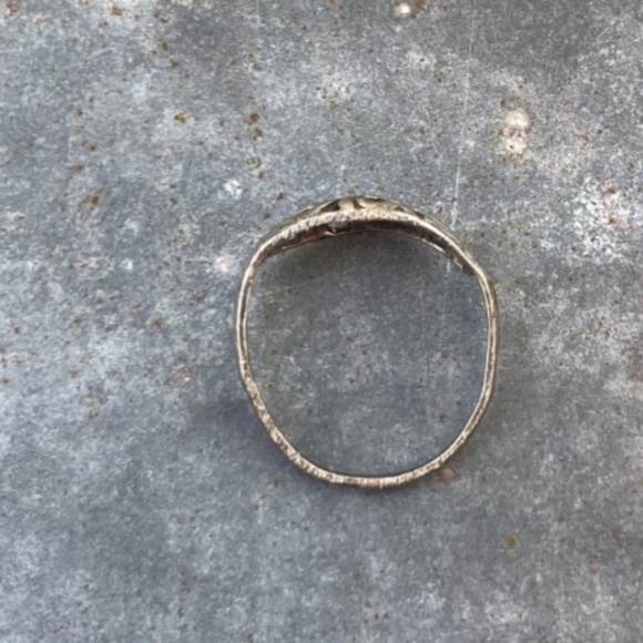 Size 5.5 signed Thailand sterling silver Ring w/ ornate design - Picture 2 of 5